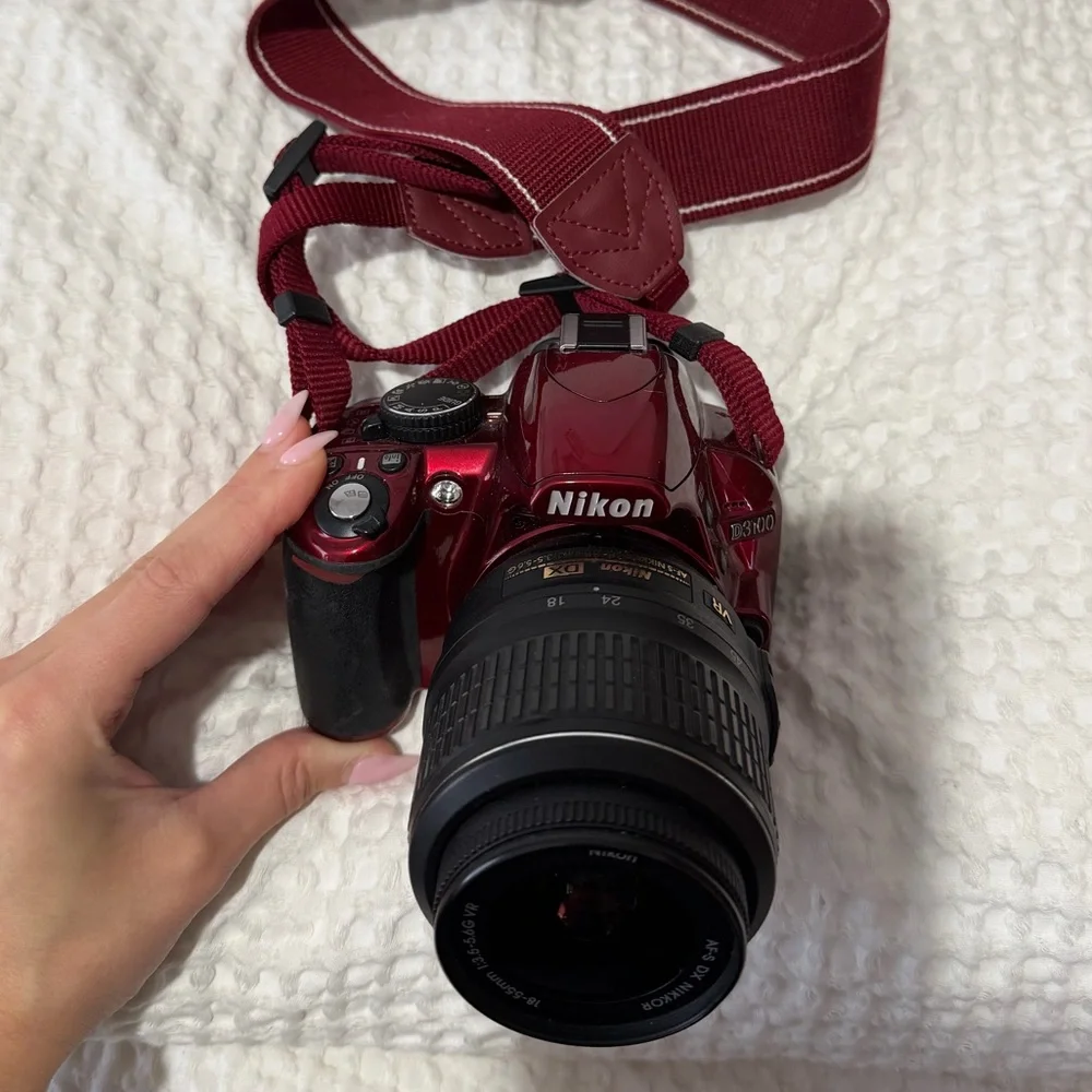 Nikon Burgundy DL3100 Camera with chargers